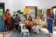 v.li.: Anna (Janina Uhse), Thomas (Florian David Fitz), Dorothea (Iris Berben), Ren&eacute; (Justus von Dohn&aacute;nyi), Stephan (Christoph Maria Herbst), Elisabeth (Caroline Peters).
