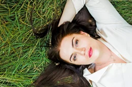 Raus bei den Zeugen Jehovas - Sophie holt Leben nach