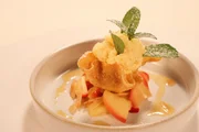 Strudelk&ouml;rbchen mit Eierlik&ouml;r-Mousse.