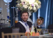 Hodgins (T.J. Thyne) sorgt mit seinen Mix-Drinks f&uuml;r gute Stimmung auf der Hochzeit seiner Kollegen.