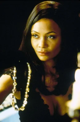 Die Meisterdiebin Nyah Hall (Thandie Newton) ist als einstige Geliebte von Ambrose die Einzige, die nah genug an den Terroristen herankommen kann, um zu erfahren, was dieser plant ...