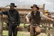 Sam Chisholm (Denzel Washington, l.) und Josh Farraday (Chris Pratt) haben einen gef&auml;hrlichen Job angenommen.