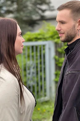 Sophie vertraut sich ihrem besten Freund Steve an