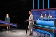 Moderator Alexander Bommes (2.v.l.) mit den Kandidat:innen: Jana Maiaroli (3.v.r.), Jens Mahrhold (NDR 2) (2.v.r.), Patrick Stein (r.), Gesa Ufer (radioeins) (l.).