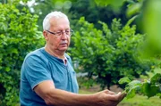 Bauer Frank Sallach hat seine Produktion auf Haselnüsse umgestellt. Bauer Frank Sallach hat seine Produktion auf Haselnüsse umgestellt.
