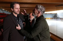V. li. n. re.: Nicht alle haben alles verloren: Gerhard Pircheger (Dominik Warta) muss sich gegen Erich M&ouml;ttl (Reinhard Novak) und Walter Aflenzer (Heikko Deutschmann) verteidigen.