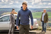 Die Lage spitzt sich zu und endet in einem letzten Showdown: Viktor (Anthony Flanagan, li.), Zeljko (Greg Kolpakchi, re.) und Tommy Lee Royce (James Norton, Mi.) in "Happy Valley", Staffel 3, Folge 6 Die Lage spitzt sich zu und endet in einem letzten Showdown: Viktor (Anthony Flanagan, li.), Zeljko (Greg Kolpakchi, re.) und Tommy Lee Royce (James Norton, Mi.) in "Happy Valley", Staffel 3, Folge 6