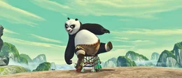 Durch eine Prophezeiung ger&auml;t Pandab&auml;r Po an die erfahrensten Kung Fu K&auml;mpfer des Landes und muss sich als w&uuml;rdiger Besch&uuml;tzer des Tals beweisen.