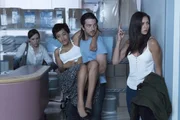Ellen Page (Courtney Holmes), Kiersey Clemons (Sophia), Diego Luna (Ray), Nina Dobrev (Marlo).