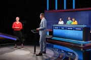 Moderator Alexander Bommes (2.v.l.) mit den Kandidat:innen: Christian Recktenwald (3.v.r.), Frank Falkenauer (SR 1) (2.v.r.), Christoph Paninka (r.), Franziska Eder (Bayern 2) (l.).