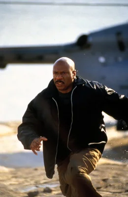 Vom ganzen IMF-Team wird H&ouml;chstleistung gefordert: Luther (Ving Rhames) unter Zeitdruck ...