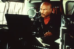 Vor dem Computerexperten Luther Stickell (Ving Rhames) ist kein Netz der Welt sicher ...