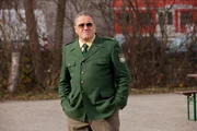 Reimund Girwidz (Michael Brandner) fragt sich, wo Hubert und Staller nur abgeblieben sind.
