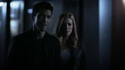 Harris (Ian Anthony Dale, l.); Grace (Jennifer Finnigan, r.) Harris (Ian Anthony Dale, l.); Grace (Jennifer Finnigan, r.)