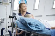 Dr. Jo Karev (Camilla Luddington, l.); Carly (Rachel Bay Jones,r.) Dr. Jo Karev (Camilla Luddington, l.); Carly (Rachel Bay Jones,r.)