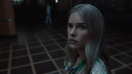 Anne Calder (Alice Eve)