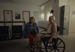 (v.li.): Toni (Margarethe Tiesel), Helene (Christine Ostermayer).