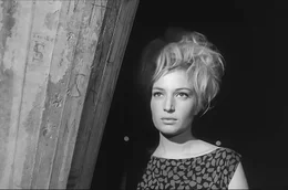 Monica Vitti als Vittoria in dem Filmdrama "Liebe 1962" ("L'Eclisse") aus dem Jahr 1962