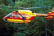 Der Medicopter 117 beim Landeanflug auf eine Forststraße. Der Medicopter 117 beim Landeanflug auf eine Forststraße.