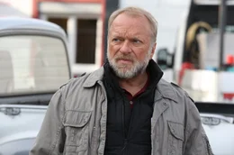 Der Dachdecker-Meister Erich M&ouml;ttl (Reinhard Nowak) f&uuml;rchtet die Pleite seines Familienbetriebes.