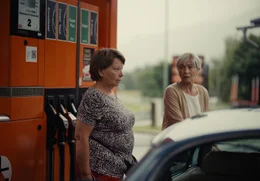 (v.li.): Toni (Margarethe Tiesel), Helene (Christine Ostermayer).