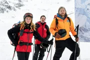 Bei den Bergrettern Katharina (Luise Bähr, l.), Tobi (Markus Brandl, M.) und Markus (Sebastian Ströbel, r.) geht ein Notruf ein. Sofort machen sie sich auf den Weg. Bei den Bergrettern Katharina (Luise Bähr, l.), Tobi (Markus Brandl, M.) und Markus (Sebastian Ströbel, r.) geht ein Notruf ein. Sofort machen sie sich auf den Weg.
