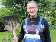 Kleing&auml;rtner und Bauarbeiter Ralle ist der Macher und Planer der dreik&ouml;pfigen Truppe.