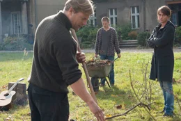 Judith (Claudia Michelsen) f&uuml;rchtet, dass Christoph (Henning Baum, vorne) und Sohn Paul (Jordan E. Dwyer) etwas vor ihr verbergen.