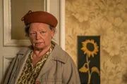 Oma Bertha (Ursula Werner).