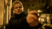 Kommissar Piet van der Valk (Marc Warren) wird bedroht. Kommissar Piet van der Valk (Marc Warren) wird bedroht.