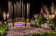 Auch im Sommer 2024 begeisterte André Rieu über 150.000 Zuschauer mit seinen traditionellen Konzerten in seiner Heimatstadt Maastricht. Im Bild: Feuerwerk. Auch im Sommer 2024 begeisterte André Rieu über 150.000 Zuschauer mit seinen traditionellen Konzerten in seiner Heimatstadt Maastricht. Im Bild: Feuerwerk.