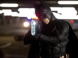 Batman (Christian Bale) stellt sich dem B&ouml;sen in Gestalt Banes entgegen, um Gotham City vor dem Untergang zu retten.