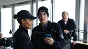 Lisa Cunnigham (Cynthia Micas) und Katta Str&uuml;wer (Elena Uhlig) suchen mit Gero von Bernbeck (Bernd H&ouml;lscher) sprichw&ouml;rtlich die Nadel im Heuhaufen. (v.l.n.r.)