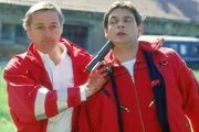 Johann Matucini (Markus Hering) bedroht Enrico Contini (Tom Mikulla) mit einer Pistole.