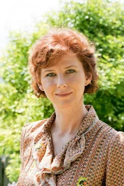 Ariane Erdelt (Irmgard Hasenrieder).