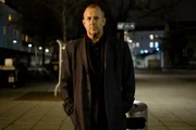Richard Brock (Heino Ferch) ist in seinem Fall auf sich allein gestellt. Mord, Korruption und Polizeigewalt sollen enth&uuml;llt werden.