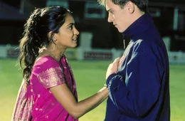 ORF-Premiere: "Kick It Like Beckham". Im Bild: Parminder Nagra (Jess Bhamra), Jonathan Rhys-Meyers (Joe).