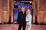 Treten bei "Wer wei&szlig; denn sowas?" als Kandidat:innen an: Der S&auml;nger und Entertainer Bernhard Brink (l.) und die S&auml;ngerin Christin Stark (r.).