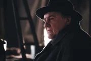 Kommissar Maigret (G&eacute;rard Depardieu) ermittelt im Fall einer unbekannten jungen Frau, die tot auf einem Pariser Platz lag.