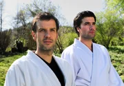 Nils (Florian Stadler, l.) gesteht Konstantin (Moritz Tittel, r.), dass ihn das schlechte Gewissen plagt: Er war nicht ganz ehrlich zu Tanja. Nils (Florian Stadler, l.) gesteht Konstantin (Moritz Tittel, r.), dass ihn das schlechte Gewissen plagt: Er war nicht ganz ehrlich zu Tanja.