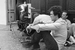 In den 1960er Jahren markierte Bertolucci eine Transformation der Filmsprache: Seine Filme fanden gro&szlig;en Anklang, weil sie von einer gewissen Atmosph&auml;re, einem bestimmten, nicht unwichtigen Zeitgeist erf&uuml;llt waren.