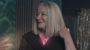 Agatha Graustein (Clare Higgins), die b&ouml;se Zwillingsschwester von Direktorin Ada Graustein, hat die Macht auf Graustein &uuml;bernommen und die Glasscherben als Kette um den Hals gebunden. Der Versuch von Frau Harschmann, mit Magie an die Kette zu kommen, schl&auml;gt fehl, weil Agatha ihr einen Zauberbann auferlegt hat.