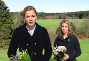 Es passt Kristin (Nina Schmieder, r.) nicht, dass Theresa (Ines Lutz, l.) so intensiv um Nicola trauert. Es passt Kristin (Nina Schmieder, r.) nicht, dass Theresa (Ines Lutz, l.) so intensiv um Nicola trauert.