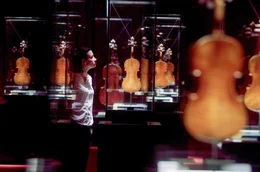 In Cremona steht B&eacute;n&eacute;dicte eine unsch&auml;tzbare Quelle zur Verf&uuml;gung, um die Werke der gro&szlig;en Meister zu studieren: das Geigenmuseum.