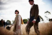 Essie Davis (Phryne Fisher), Toby Schmitz (Charles Freeman). Essie Davis (Phryne Fisher), Toby Schmitz (Charles Freeman).