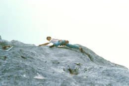 Der Hochk&ouml;nig, mit 2.941 Metern h&ouml;chster Gipfel der Salzburger Kalkhochalpen, &uuml;berragt einen Lebensraum von erlesener Sch&ouml;nheit. Der Berg hat zwei Gesichter: ein friedvolles, ruhiges von Norden; ein zerfurchtes, zerkl&uuml;ftetes von S&uuml;den. Die umliegende Natur- und Kulturlandschaft des Pinzgau und Pongau mit ihren Almb&ouml;den und W&auml;ldern portr&auml;tiert Bernd Seidel im Winter und Fr&uuml;hsommer - in jenen Jahreszeiten, in denen diese Bergwelt ihre ganze Sch&ouml;nheit hervorzaubert.