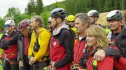 Die Filmstars mit ihren Vorbildern aus dem echten Leben – den Bergrettern aus Ramsau. Die Filmstars mit ihren Vorbildern aus dem echten Leben – den Bergrettern aus Ramsau.