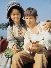 Tom (Roland Demongeot) mit seiner von ihm angebeteten Becky (Lucia Ocrain), der er staendig zu imponieren sucht.