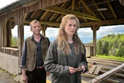 Oliver Schlösser (Robert Stadlober), Melanie Bodenbach (Cornelia Gröschel). Oliver Schlösser (Robert Stadlober), Melanie Bodenbach (Cornelia Gröschel).