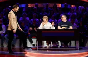 Moderator Kai Pflaume (l.) mit Rateteam-Kapit&auml;n Elton (r.) und der Schauspielerin Heike Makatsch (M.).